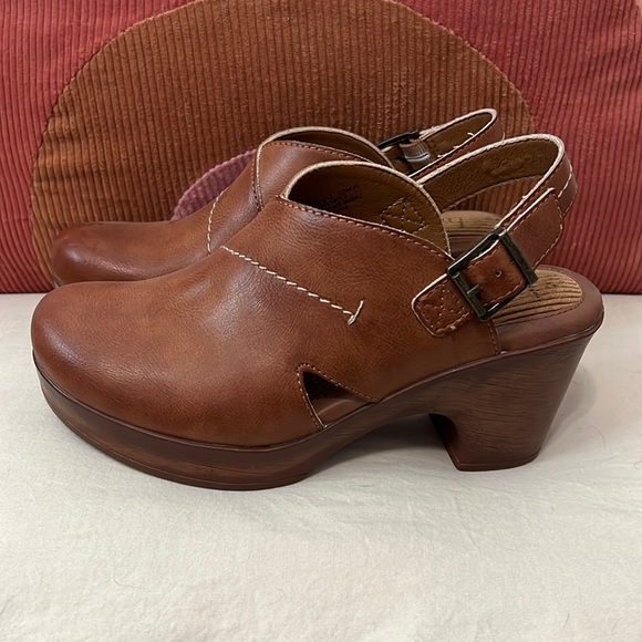 b.o.c. Shoes - Brand: b.o.c. | CUTE platform clogs!